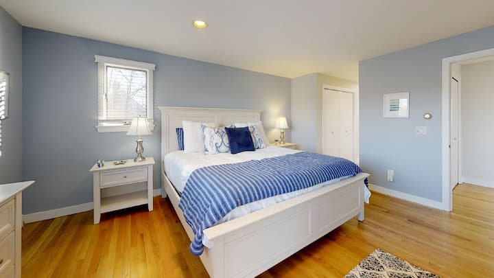 Chambre principale : lit King Size et sortie privée sur la terrasse