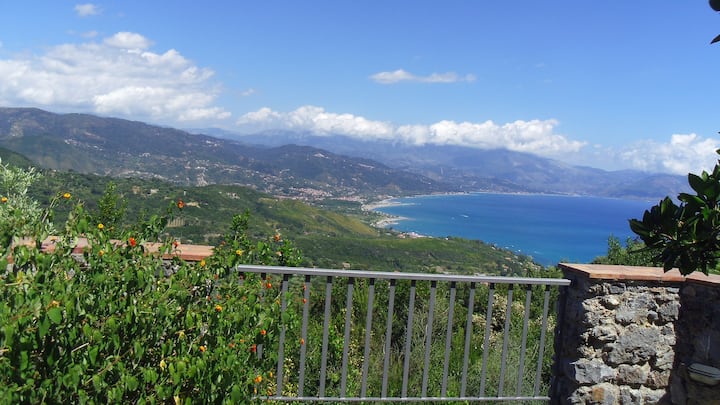 Among the lemons... the sea of Scario