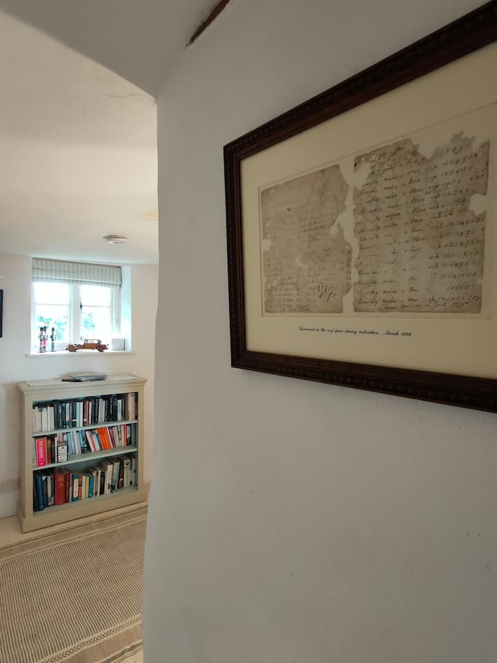 Პერგამენტი სახურავზე ნაპოვნი 1700-იანი წლებიდან რემონტის დროს 