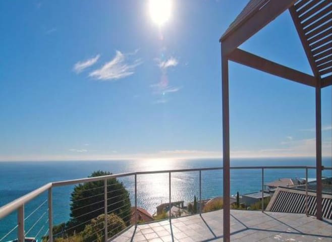 Breathtaking 180° city & bay views