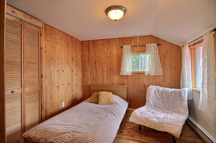 Fourth bedroom with single bed