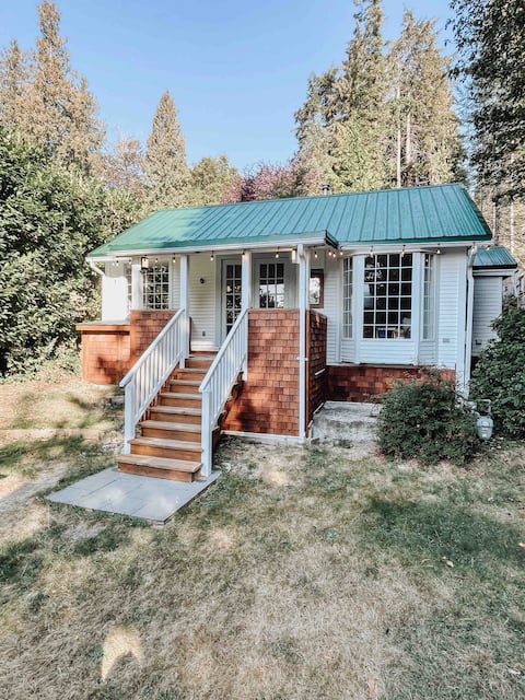 The Nest on Gower - cozy cabin close to the beach