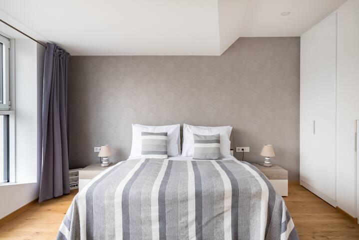 Wattgasse Penthouse with Panoramic Skyline Views gallery image 3