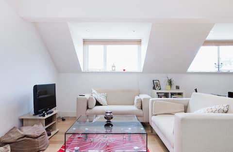 Sunny large apartment + private veranda