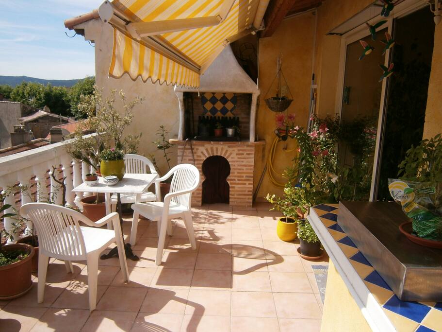 La terrasse BQ et cuisine d'été