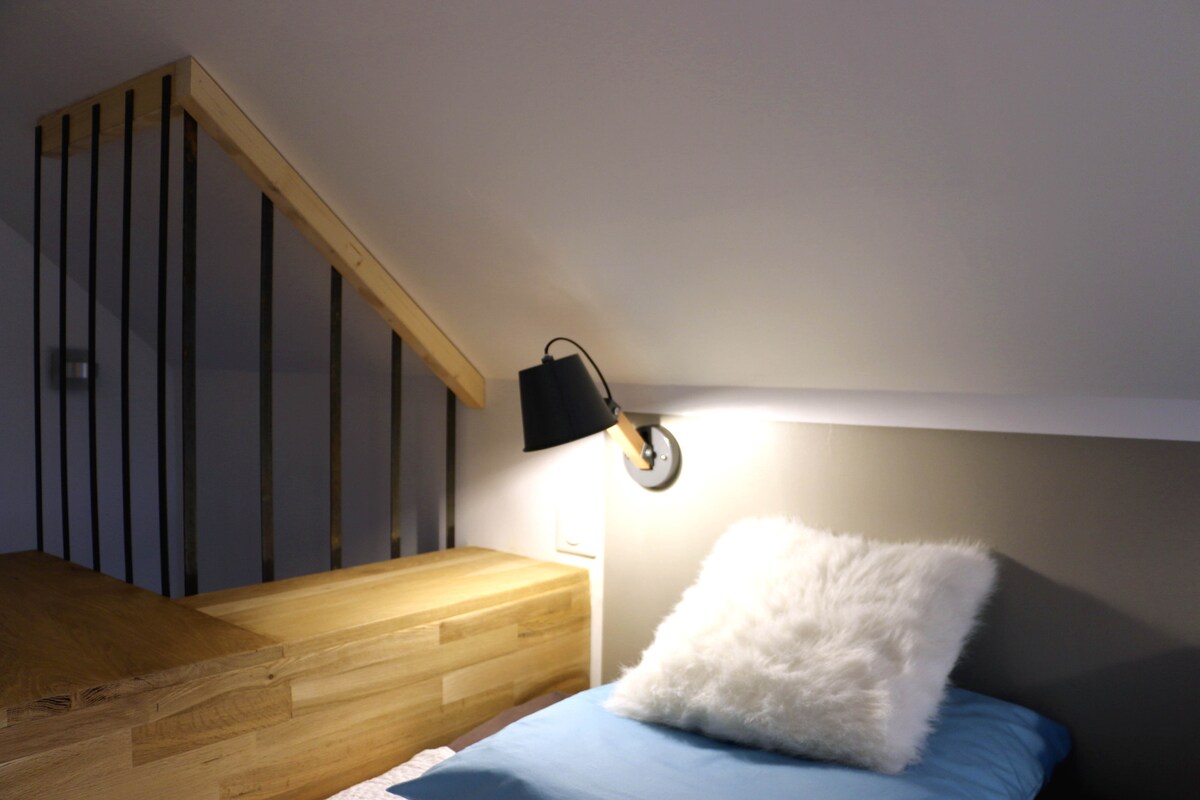 Mezanín 2 jednolôžka 90 * 200 cm