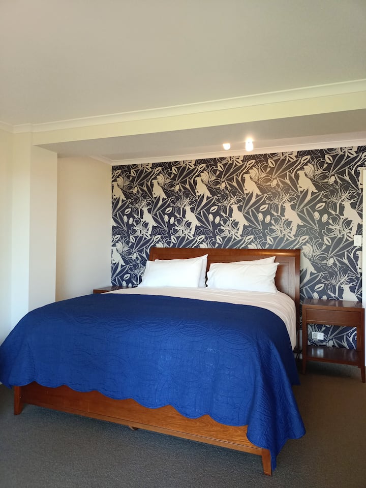 Master Bedroom with King sized bed, walk in robe and ensuite. Double sliding doors to lower deck.