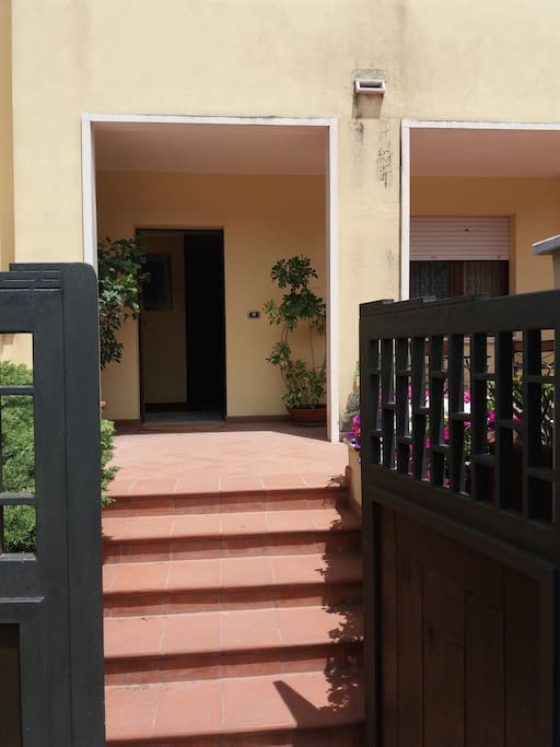 veduta dell'ingresso dal cancelletto