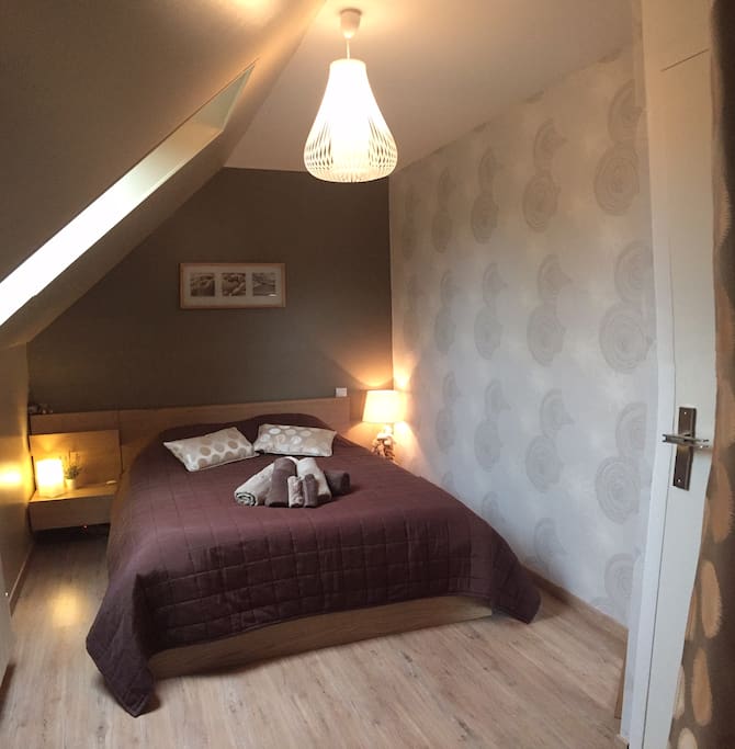 Chambre à l'étage 12m2, lit 140cm