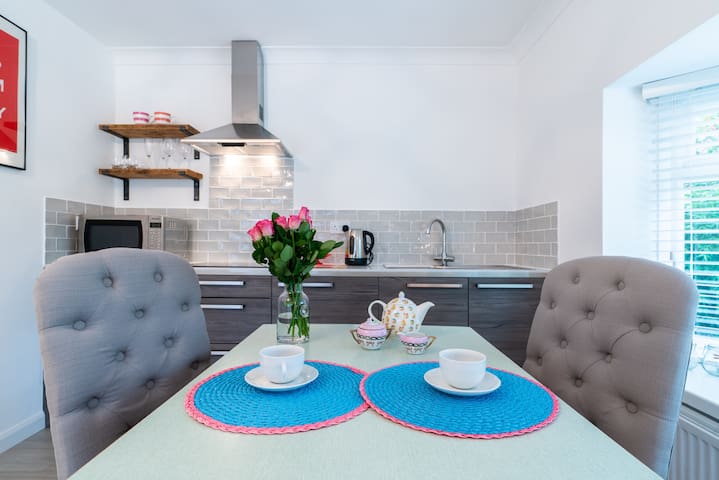 Fabulous Studio ~
Stylish with a hint of Vintage