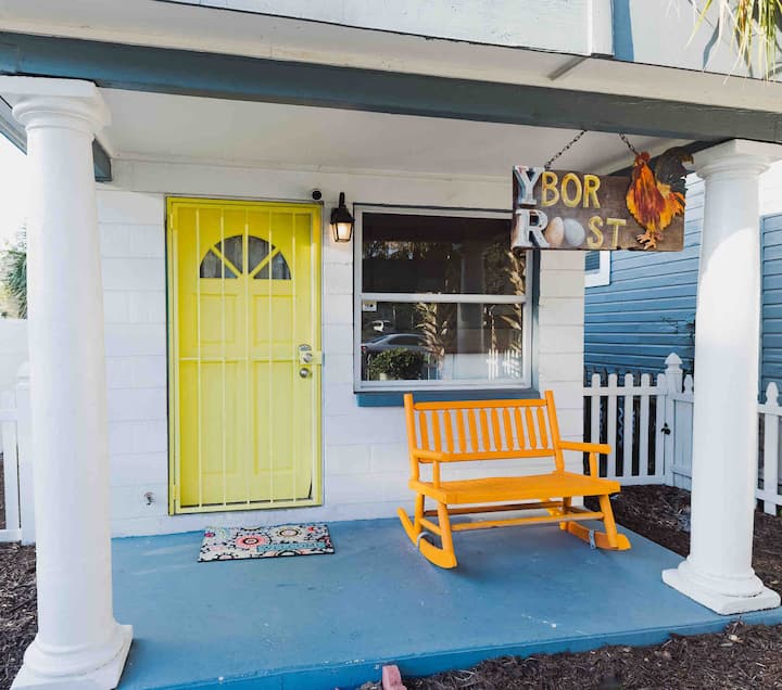 Ybor Roost Urban Farmhouse / Tiny House Tiny houses for Rent in