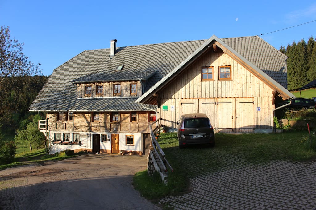 der Sigmundenhof in spring
