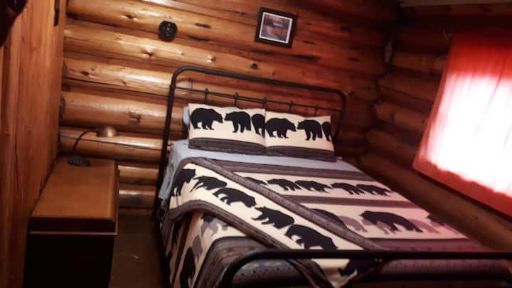 Lit queen size dans la chambre n °1