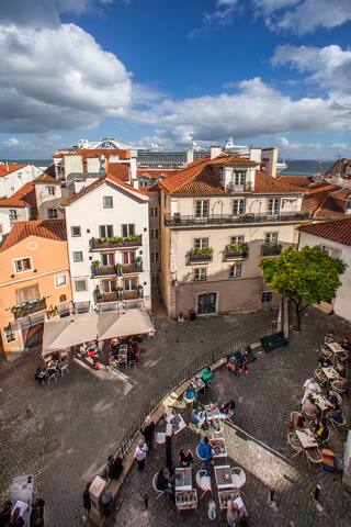 Boho-chic Alfama apartment with a river view gallery image 4