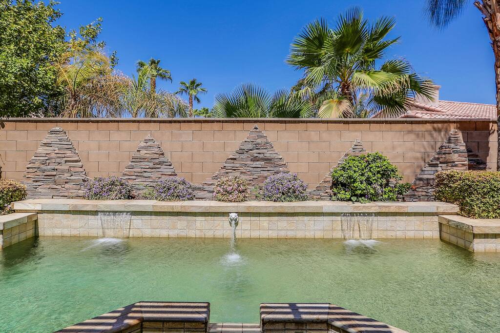 La Quinta Pool Home