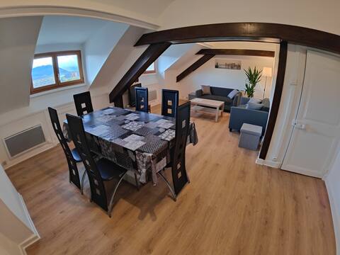 Spacious top floor panoramic