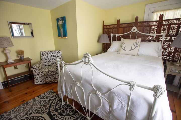 Bedroom (Full) on 2nd floor 