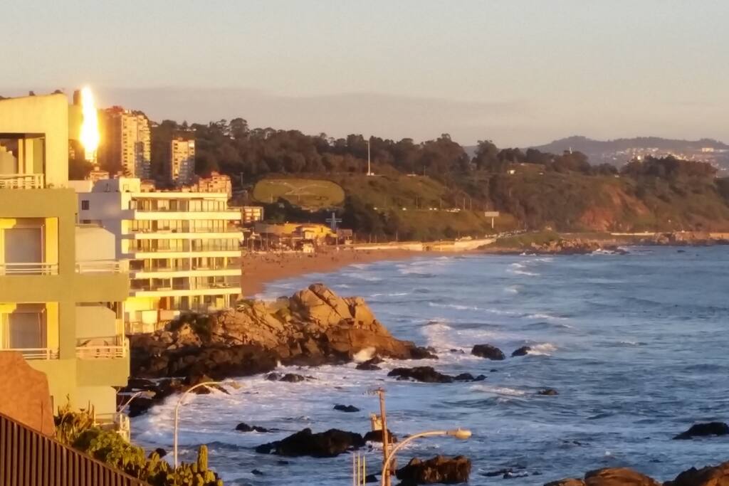 Looking towards Reñaca (closeup).