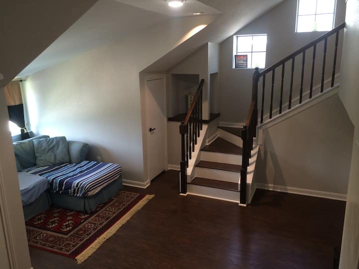 LOFT PRIVADO EN EL NIVEL INFERIOR: sala de estar.