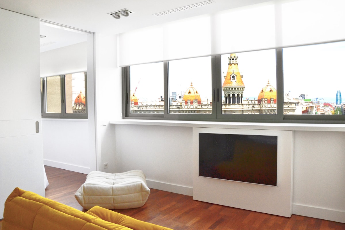 Popular Airbnb listing: Barcelona center penthouse solarium in La Dreta De L'eixample
