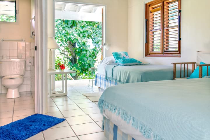 Guest room 4 - twin beds