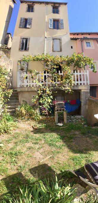 Jardin et barbecue