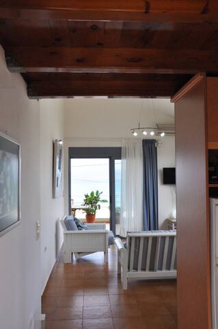 Emmanouela apartment – cozy apartment by the sea gallery image 5