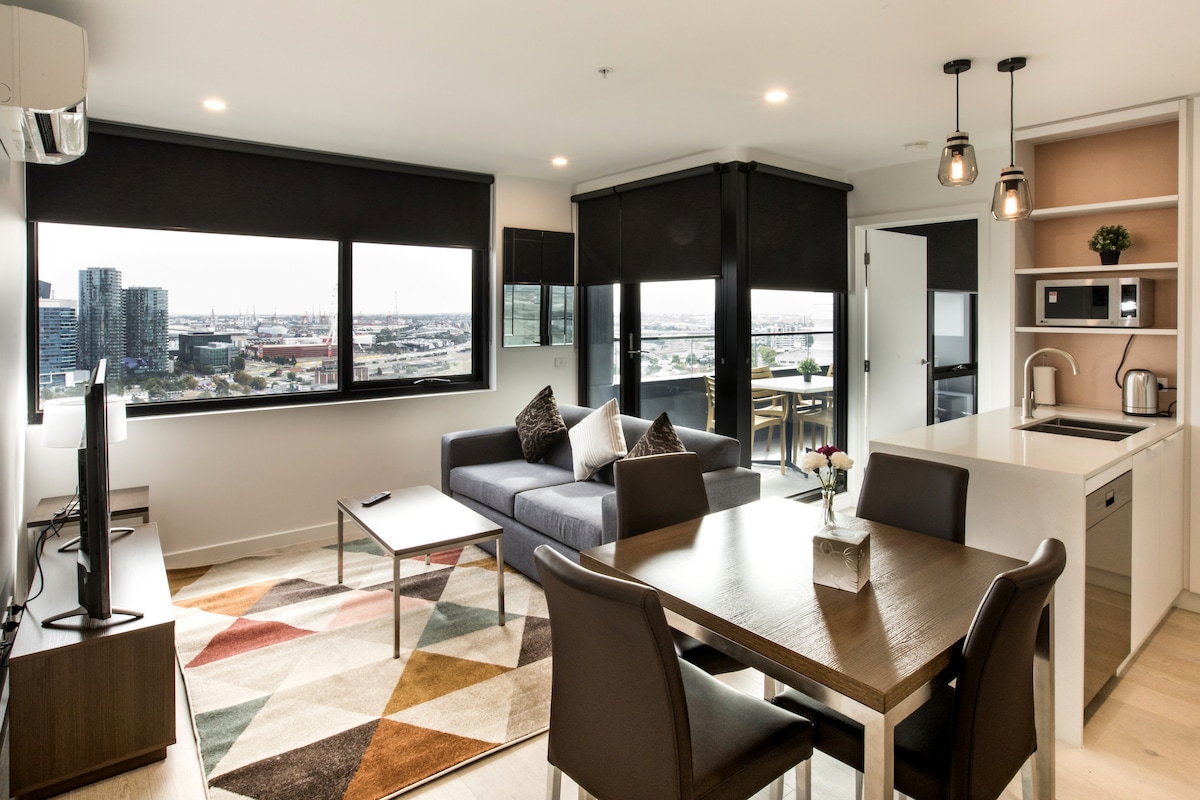 Popular Airbnb listing: Two Bedroom One Bathroom Deluxe Apartment in West Melbourne