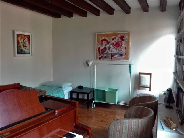 Young hosts in the city center