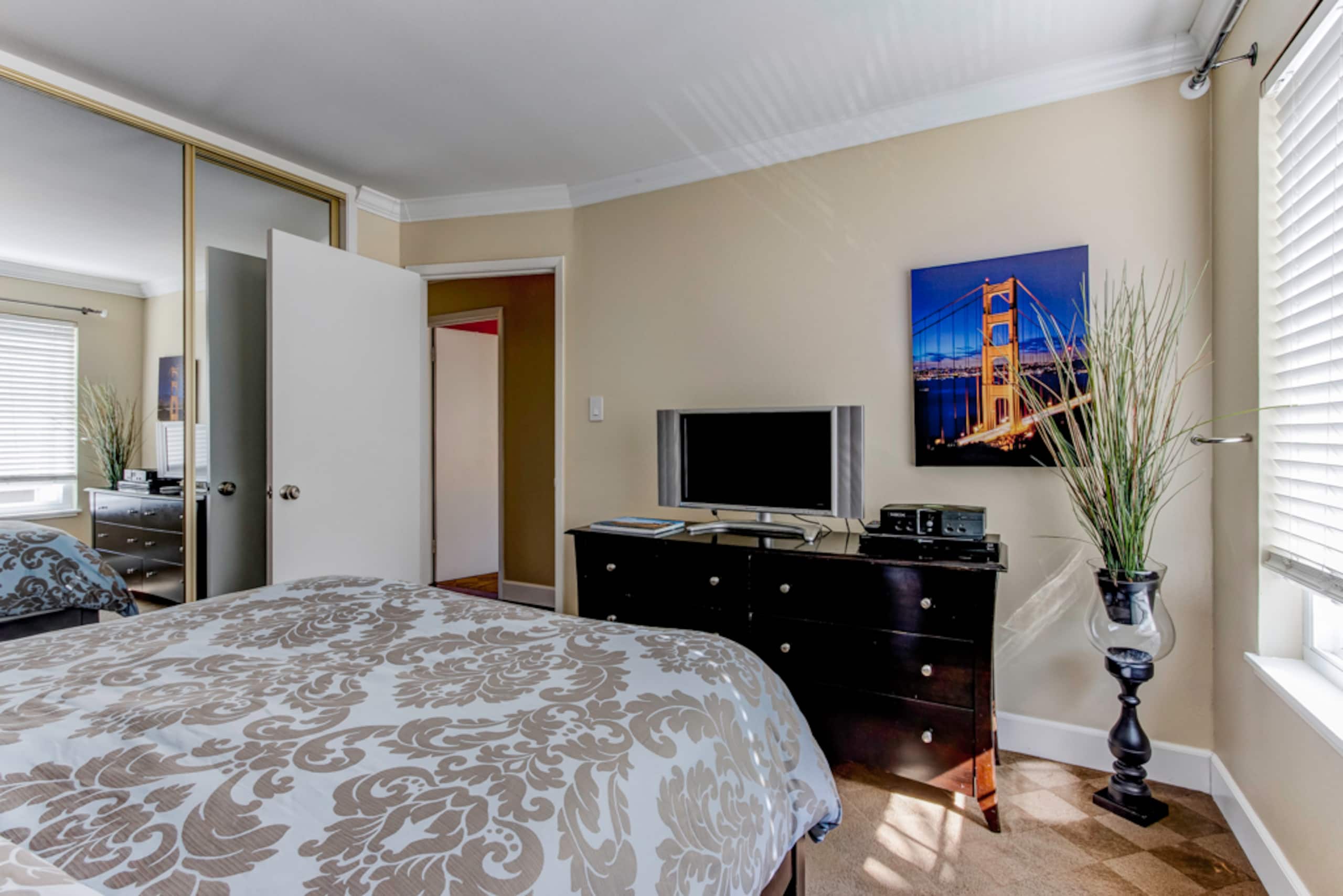 Home in Daly City · ★4.89 · 3 bedrooms · 3 beds · 2 baths - Image 23