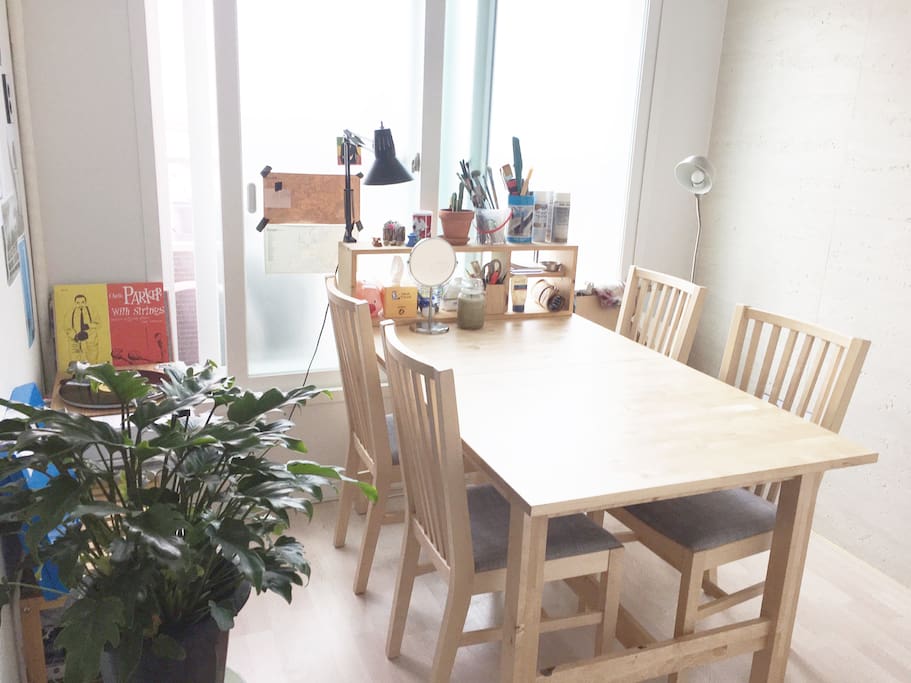 Livingroom with big table