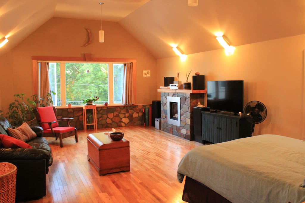 The Charlevoix - Spacious Beautiful Home Short Walk to Downtown Ottawa