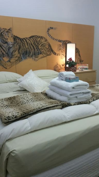 Exquiste comfy beds with 1500 thread bed linen, goose down doonas and rich white fluffy towels and bathrobes.