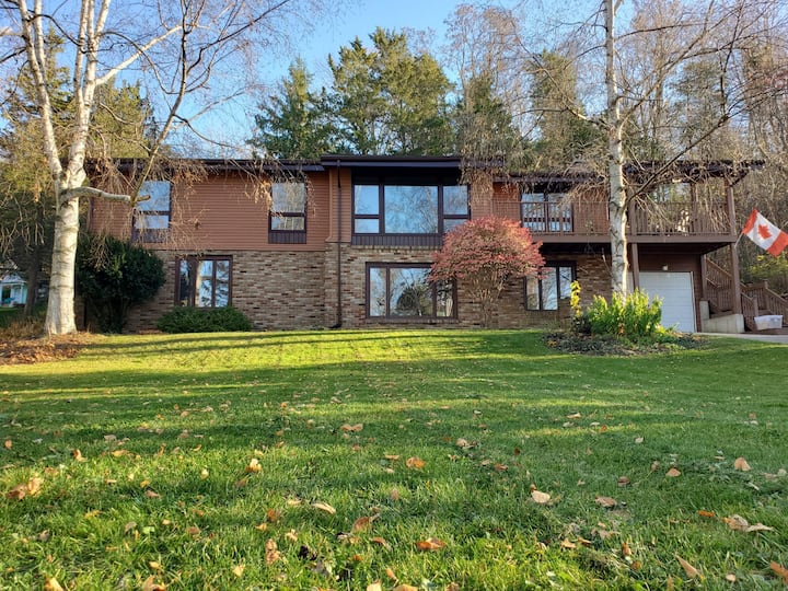 Lake Valley Grove Retreat Cottages for Rent in Lambton Shores