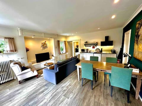 Spacious 2-person apartment in Villa De Eikhof
