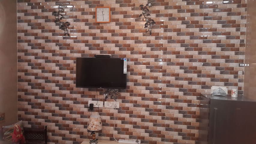 Cozy fully furnished EN SUITE room