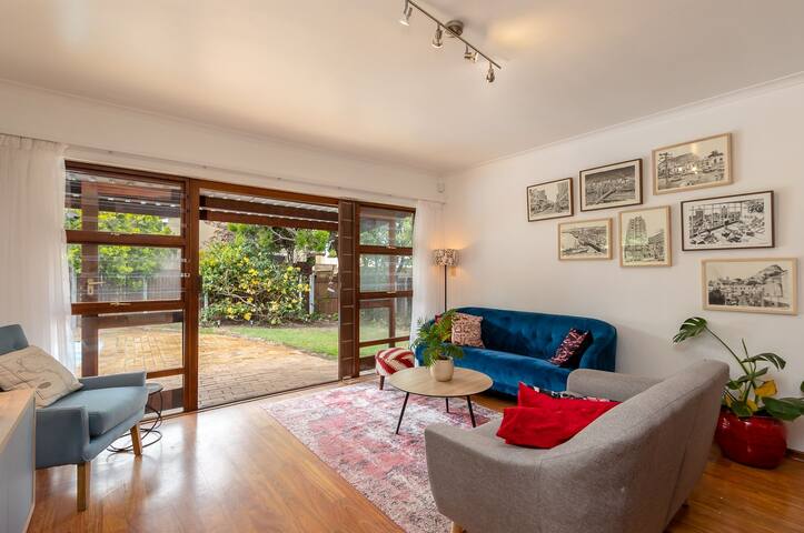 Idyllic poolside living gallery image 4