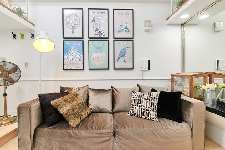 白色夢境~2017全新亮麗美式裝潢,適合2~6人家庭房!