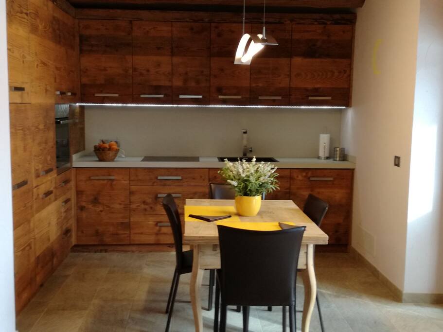 cucina interamente in legno