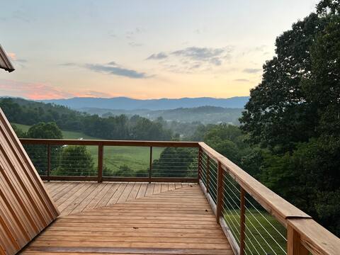 A-Frame Mountain Views/Hot Tub/Firepit