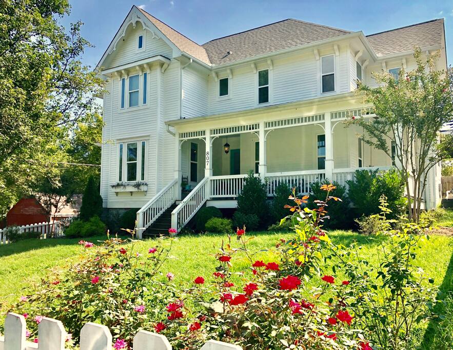 The Big White Home East Nashville (Pool) Houses for Rent in