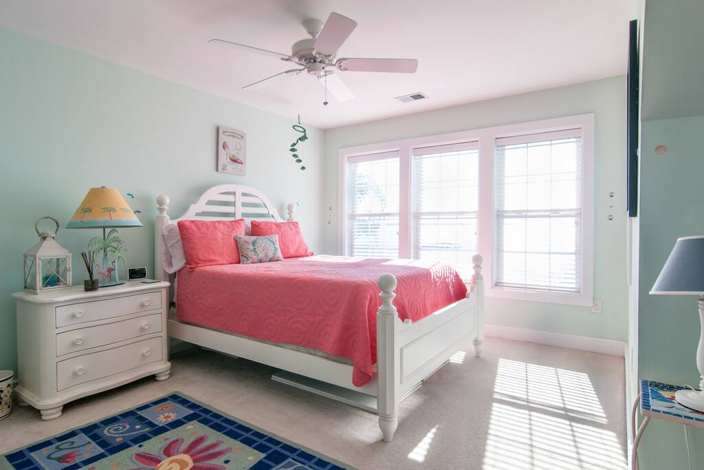 Upstairs bedroom with queen size, full and twin bed