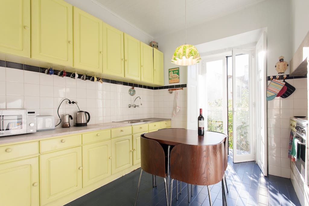 Kitchen (with table for 4)