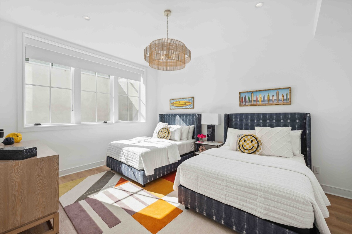 Ombre elettroniche da camera a castello
2 letti matrimoniali
al piano inferiore