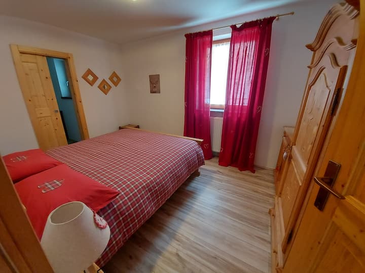 Double bedroom with bathroom