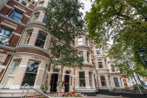 Studio in victorian building with kitchenette