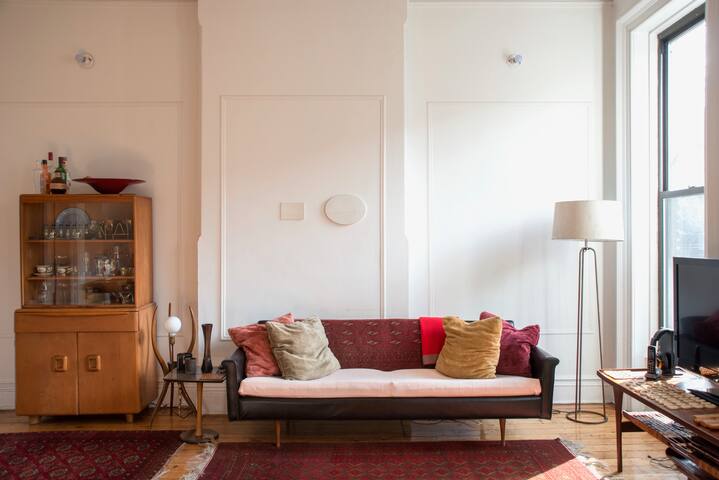 Large stylish Mid Century Duplex in Clinton Hill gallery image 2