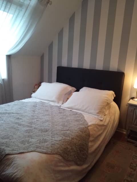 Chambre privée dans maison avec jardin