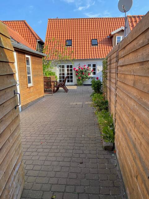 Curtainy house  centrally located in  Skipperbyen Marstal
