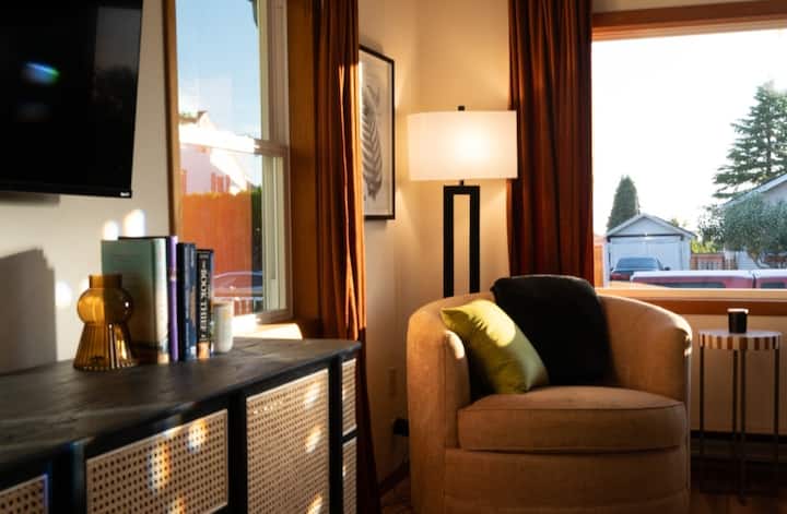 Ravenwood Hideaway - Cozy, Clean And Central - Port Angeles, WA